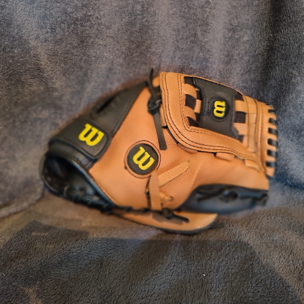 Wilson Tan and Black 11.5" A2457 Baseball Glove